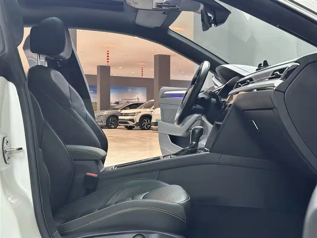 Volkswagen FAW-Volkswagen CC 2023 380TSI Eye-catching Edition фото 16