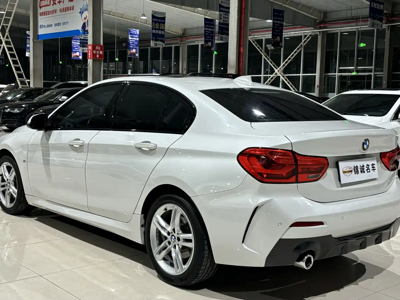 BMW 1 Series 2019 118i M Sport Package фото 6