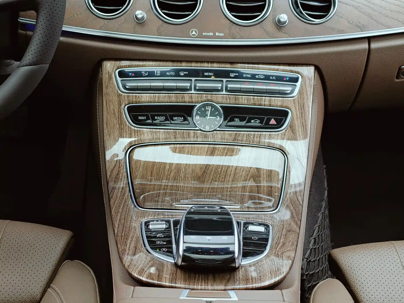 Mercedes-Benz E-Class 2017 E 200 L 4MATIC фото 14