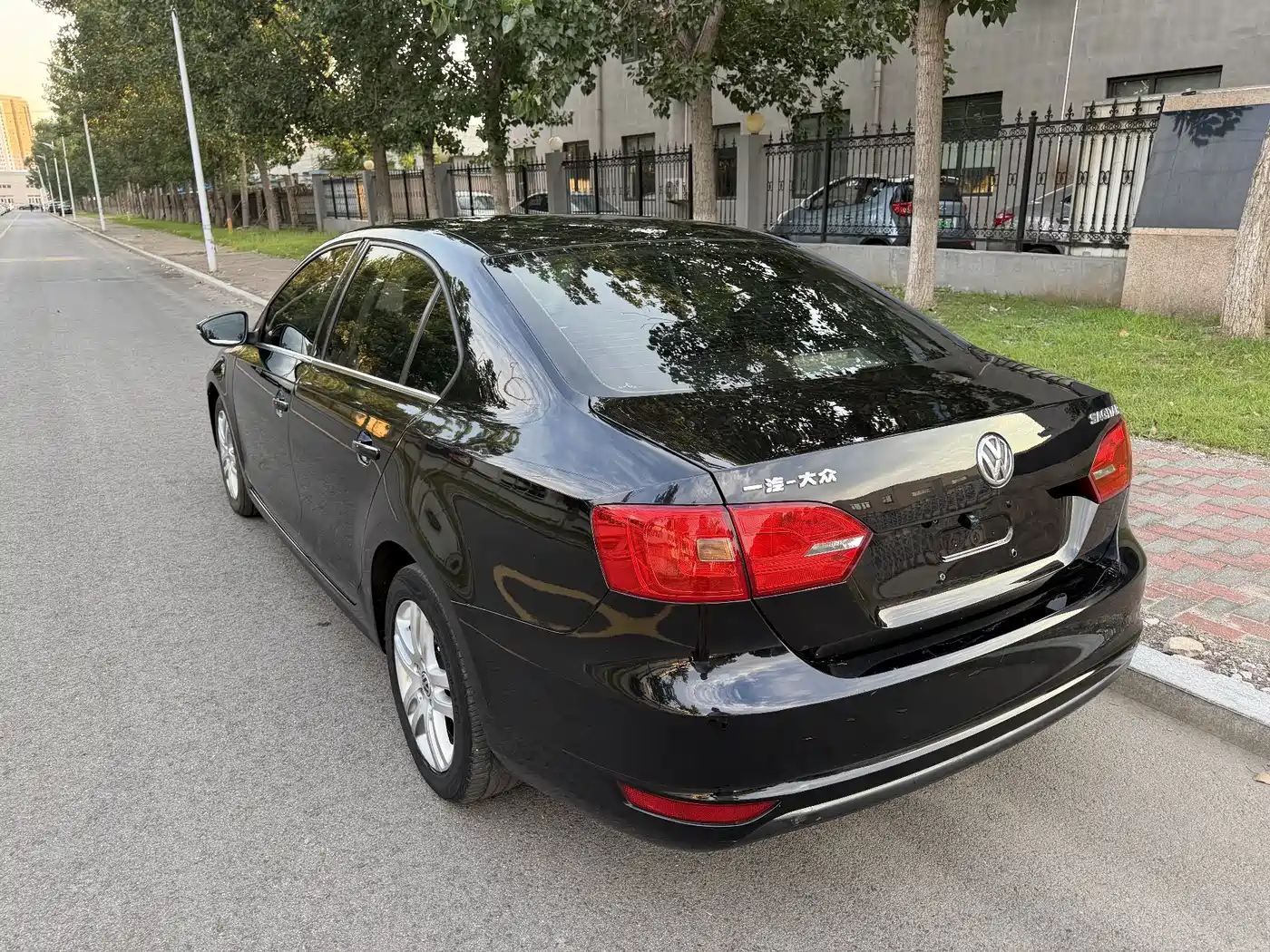 صورة 6 - Volkswagen Sagitar