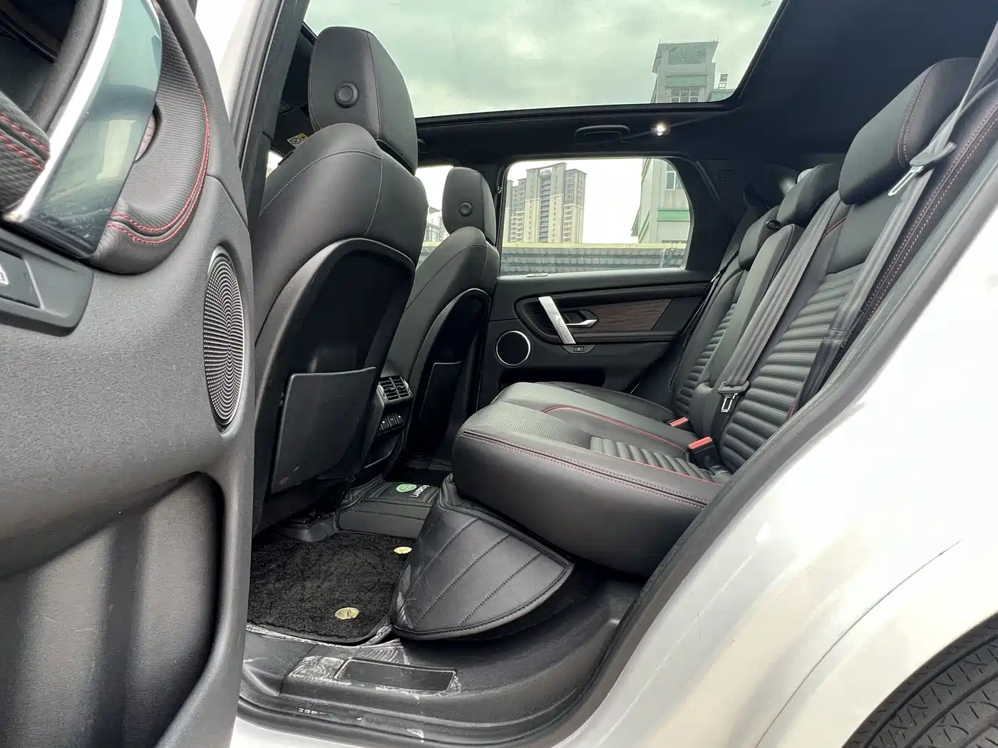 LAND ROVER DISCOVER NEW ENERGY SOURCES FOR SPORTS