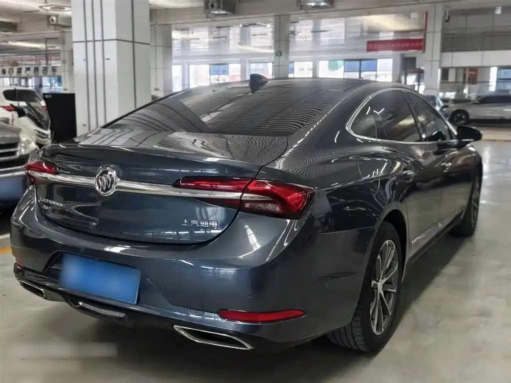 Photo 7 - Buick LaCrosse