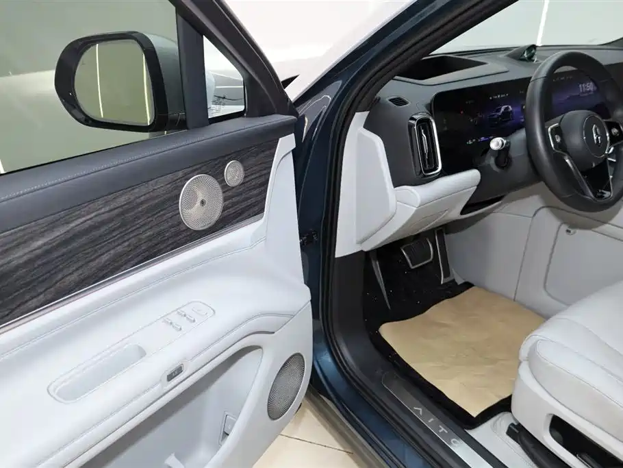 AITO Wenjie AITO M9 2024 Extended Range Ultra 42kWh 6-Seater фото 17