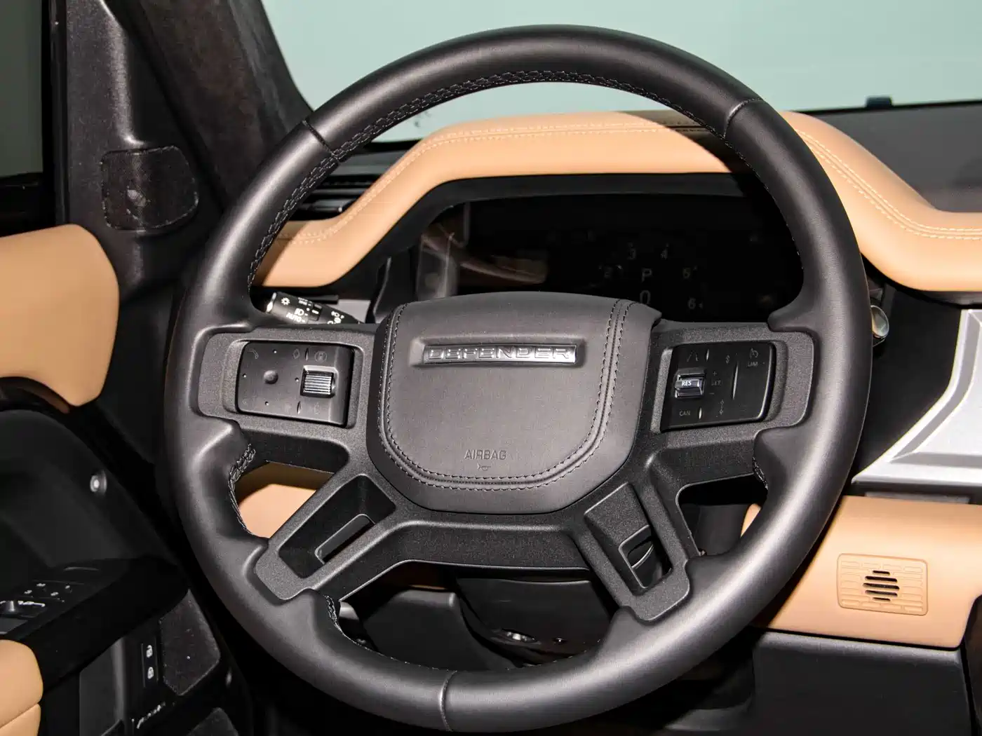 Land Rover Defender 2025 110 3.0T P400 Dark Special Edition фото 27