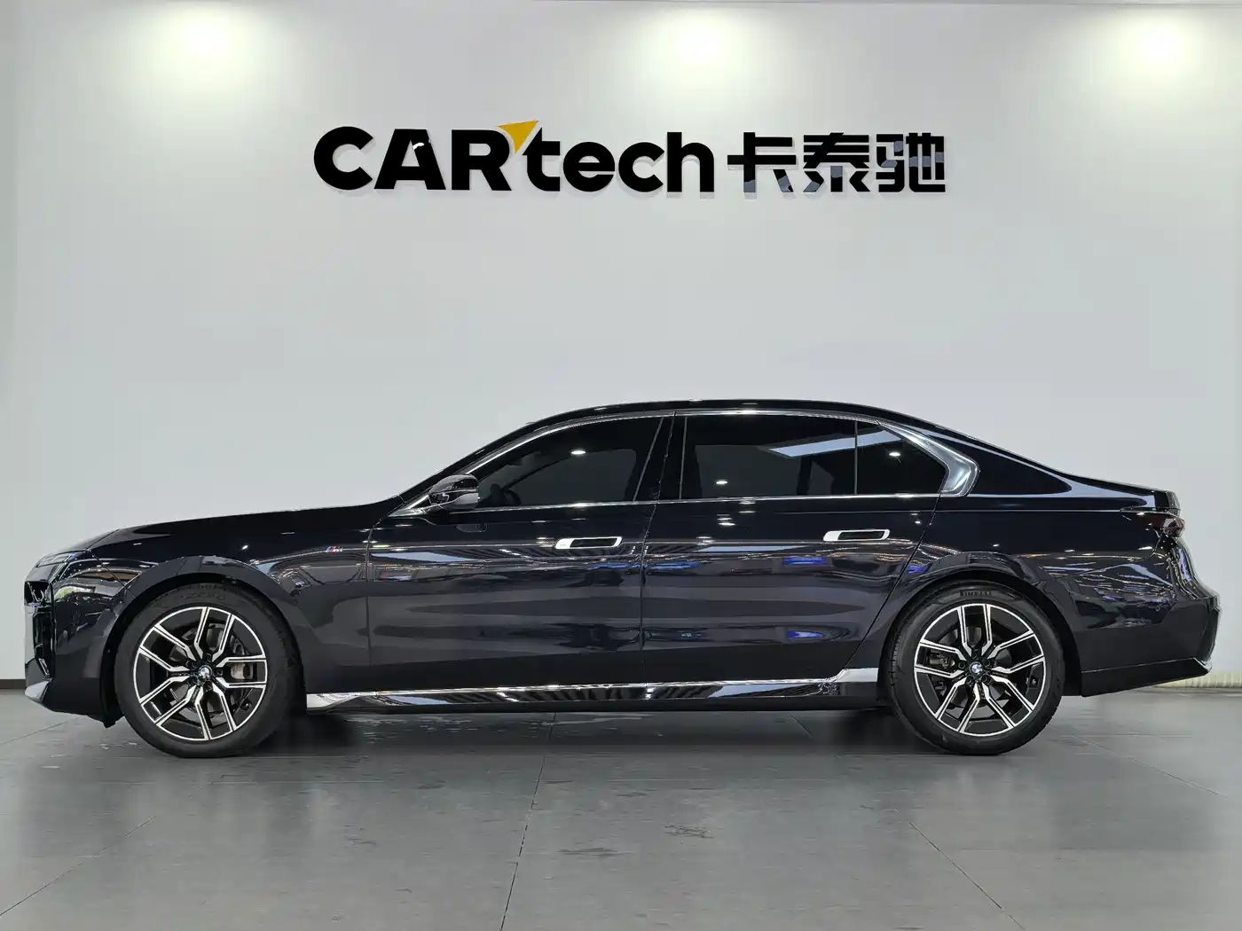BMW 7 Series 2023 Model 735Li M Sport Package фото 9