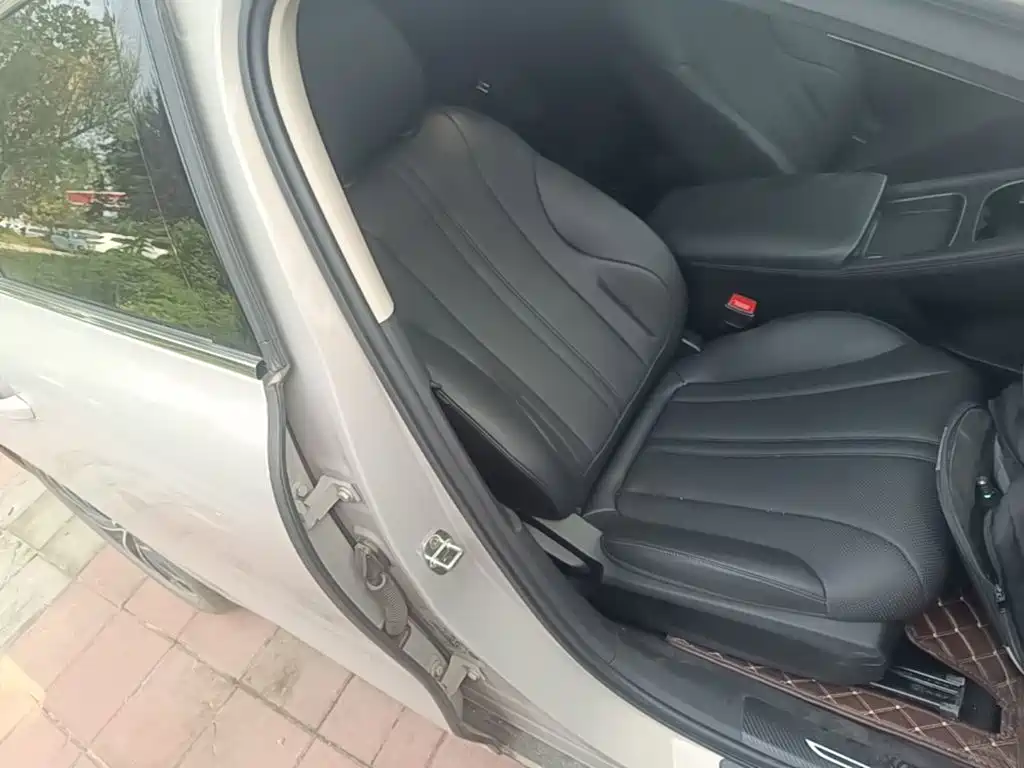 Roewe D7 2025 2025 DMH 125km World Champion Edition