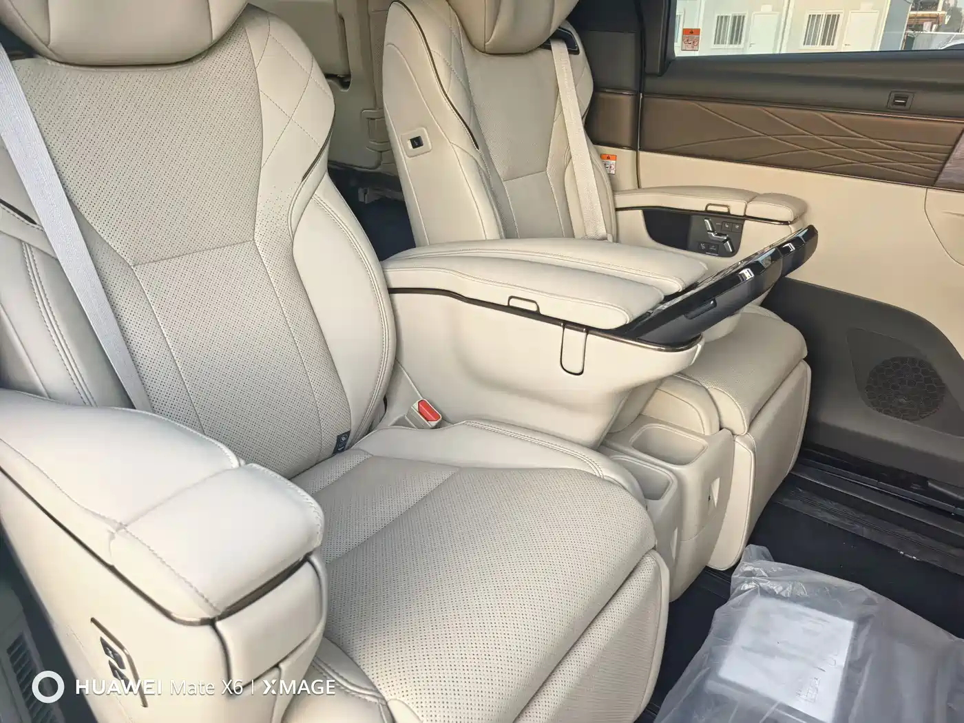 Toyota Alphard 2024 Hybrid 2.5L Ultimate Enjoyment Edition фото 19