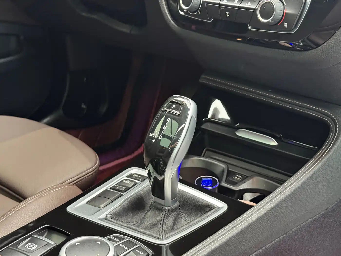BMW 1 Series 2022 120i M Sport Shadow Edition фото 8