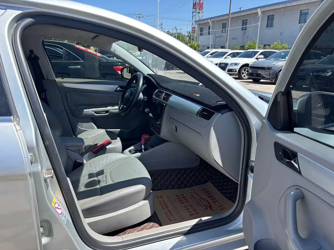Volkswagen Bora 2011 1.6L Automatic Comfort фото 10