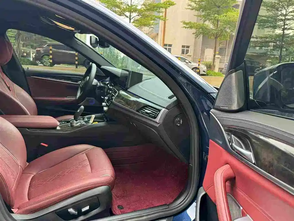 Фото 8 - BMW 5 Series