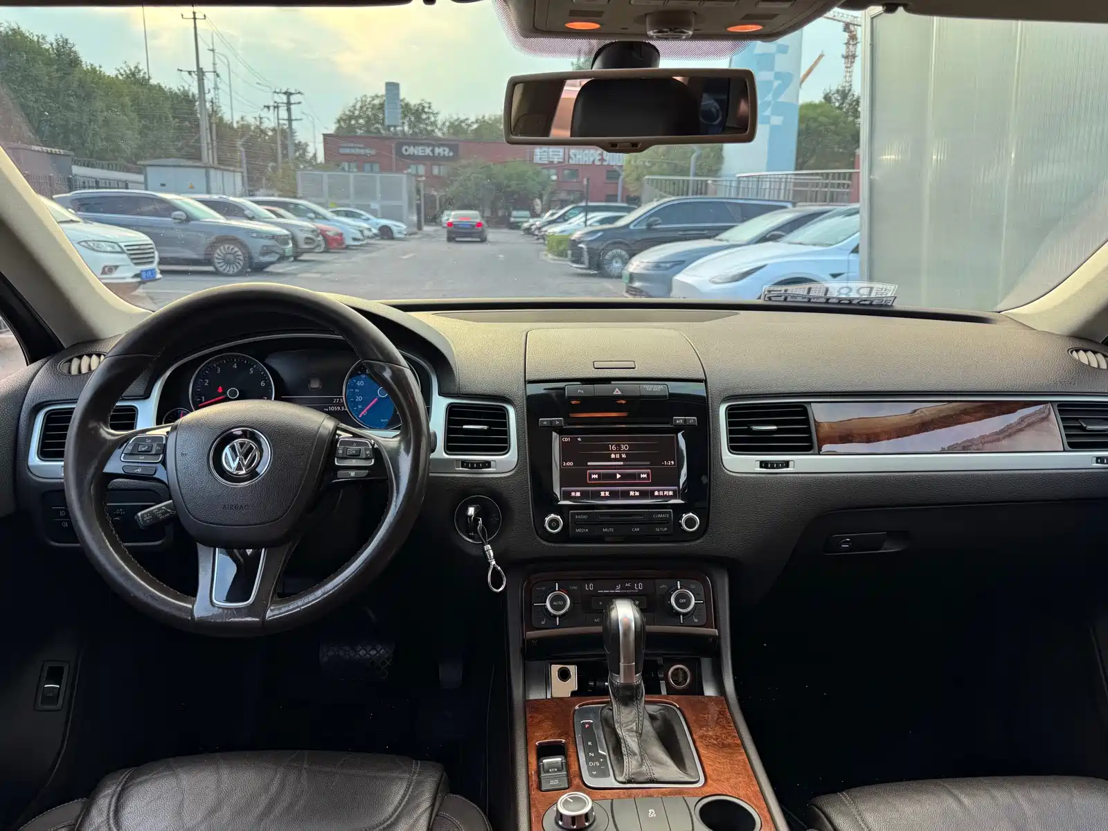 Фото 9 - Volkswagen Touareg