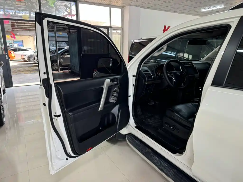 Toyota Prado 2020 2018 3.5L Automatic TX-L Rear-mounted Spare Tire