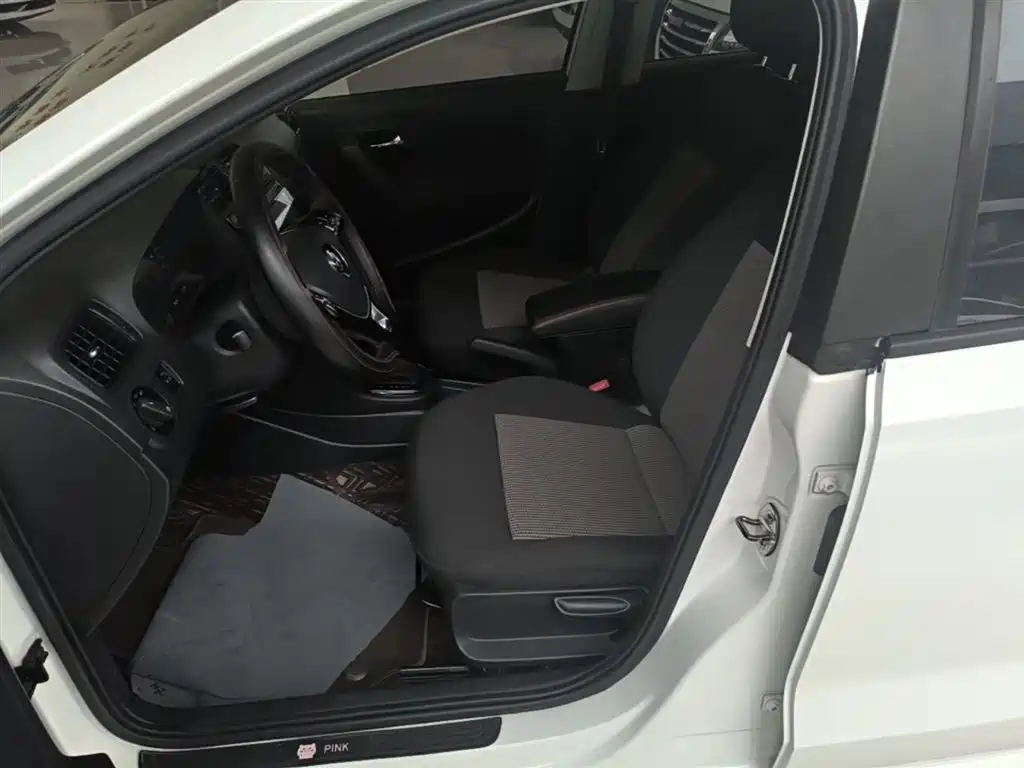 Volkswagen Polo 2018 1.5L Auto Safe Drive фото 15