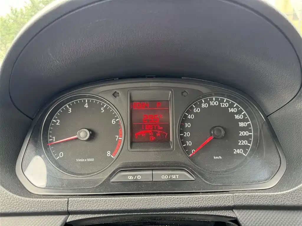 Photo 10 - Volkswagen Jetta