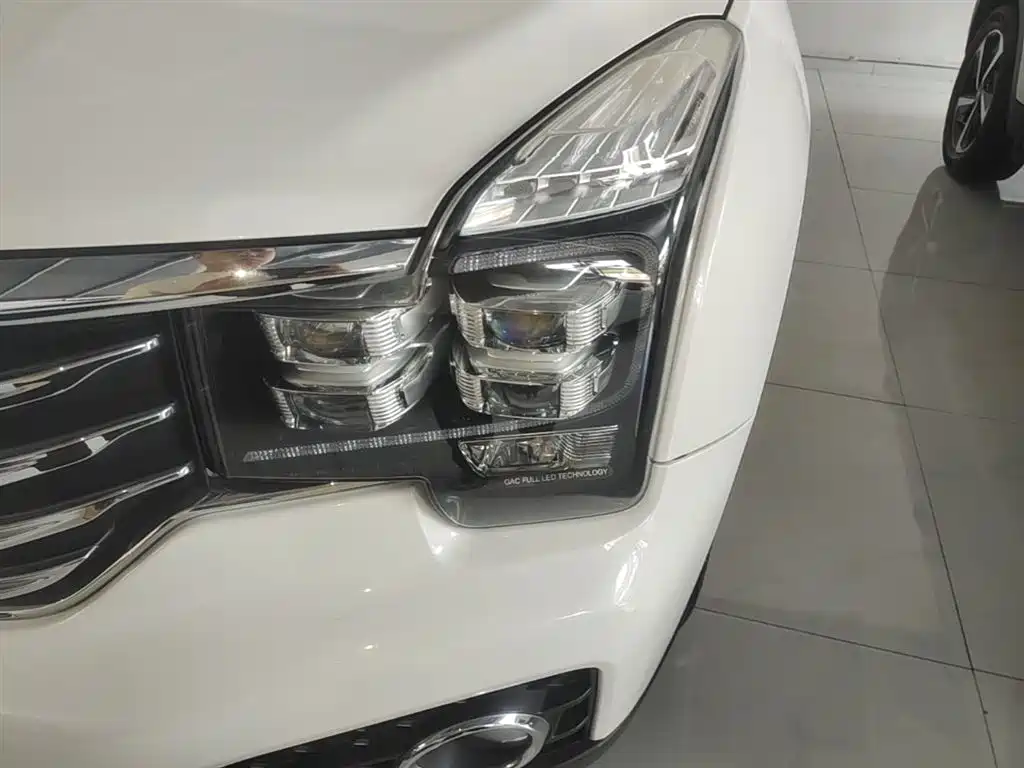 GAC Trumpchi Trumpchi GS7 2017 320T 2WD Luxury Smart Connect фото 24