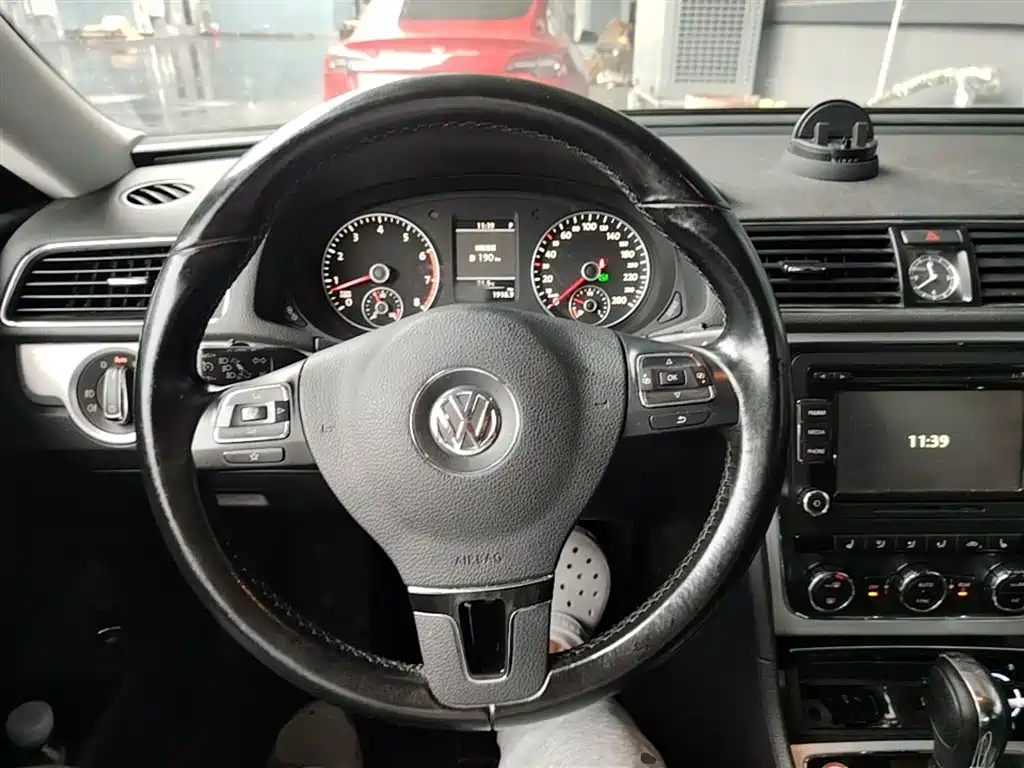 Volkswagen Passat 2015 1.8TSI DSG Prestige Edition фото 11
