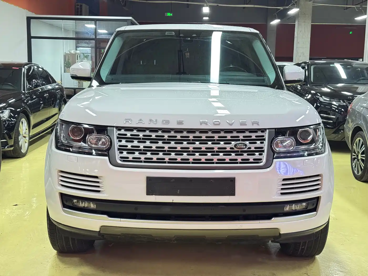 Land Rover Range Rover 2015 3.0 TDV6 Vogue фото 2