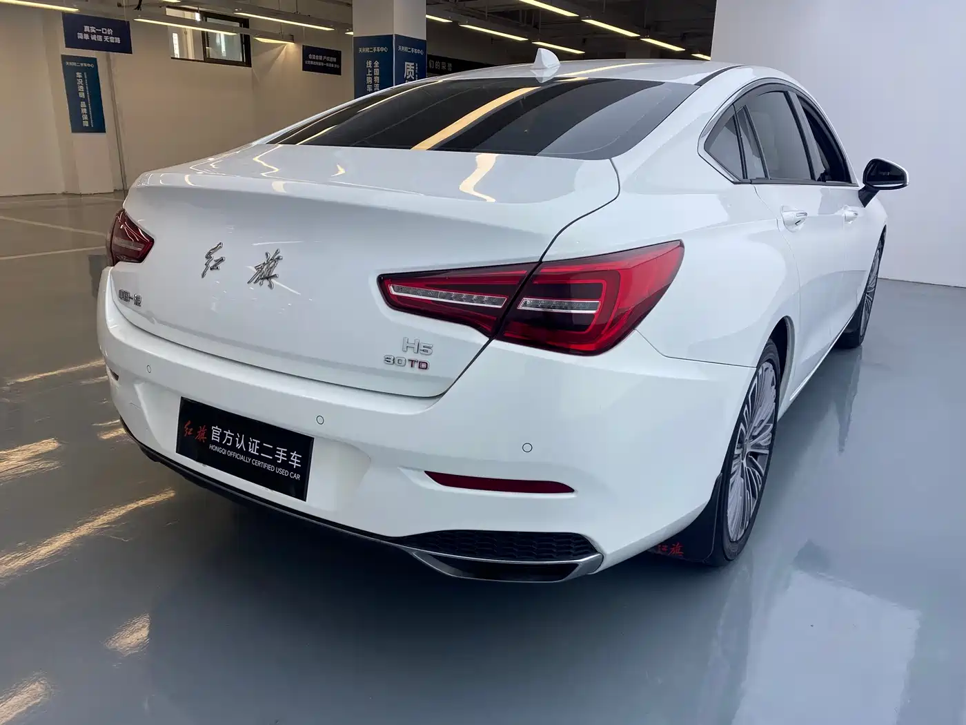 Hongqi H5 2022 Classic 1.5T DCT Flag Rhythm Edition фото 17