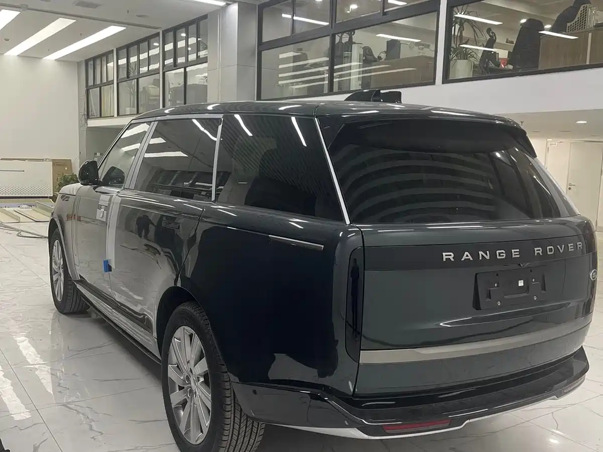 Land Rover Range Rover 2025 3.0 L6 400PS Flourishing Era Extended Wheelbase 7-Seater фото 9
