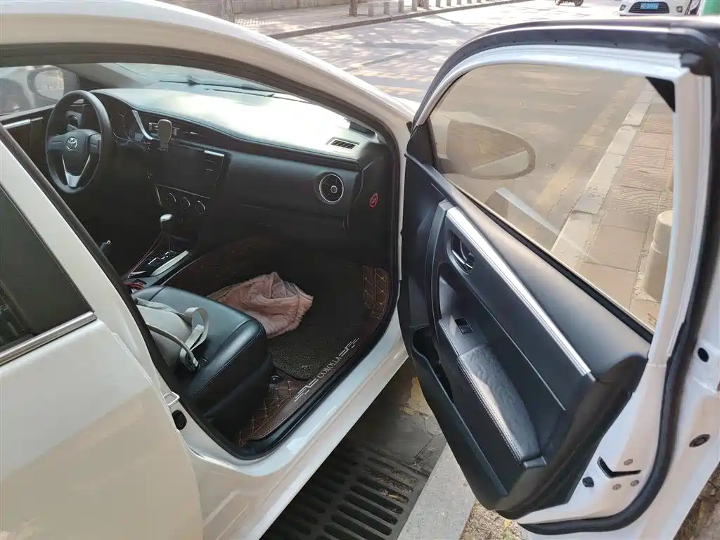 Toyota Corolla 2017 1.2T CVT GL фото 19