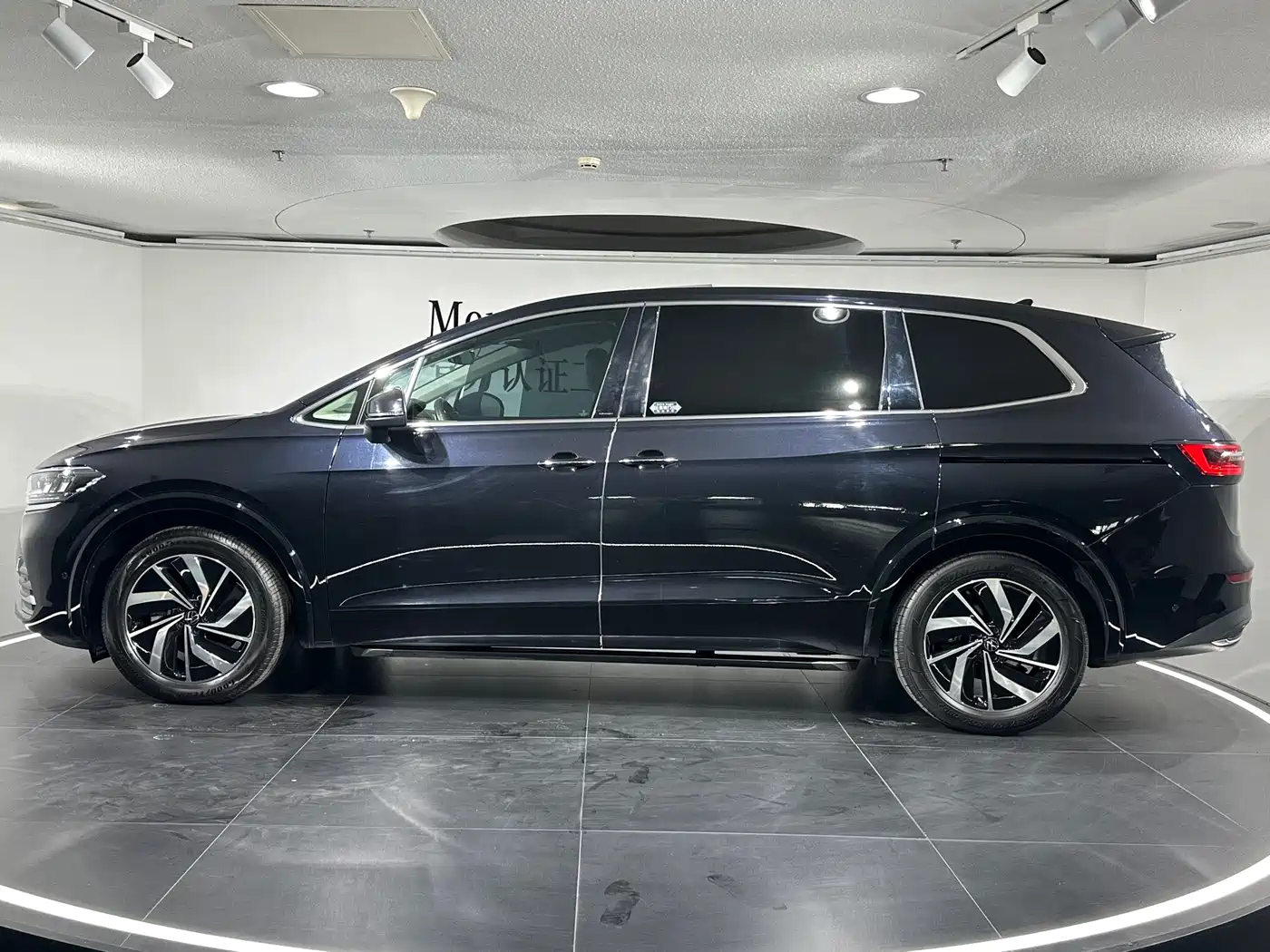 Volkswagen Viloran 2022 380TSI Premium Edition фото 2