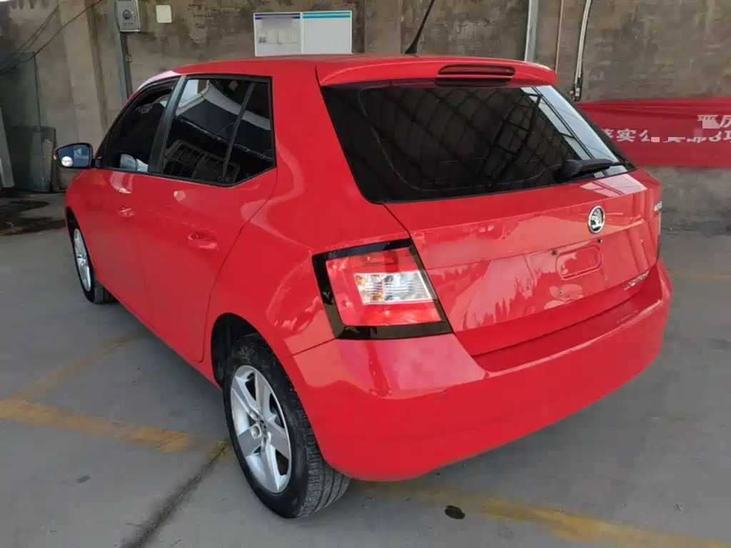 Škoda Fabia 2017 1.4L Auto Car Enjoy Edition фото 5