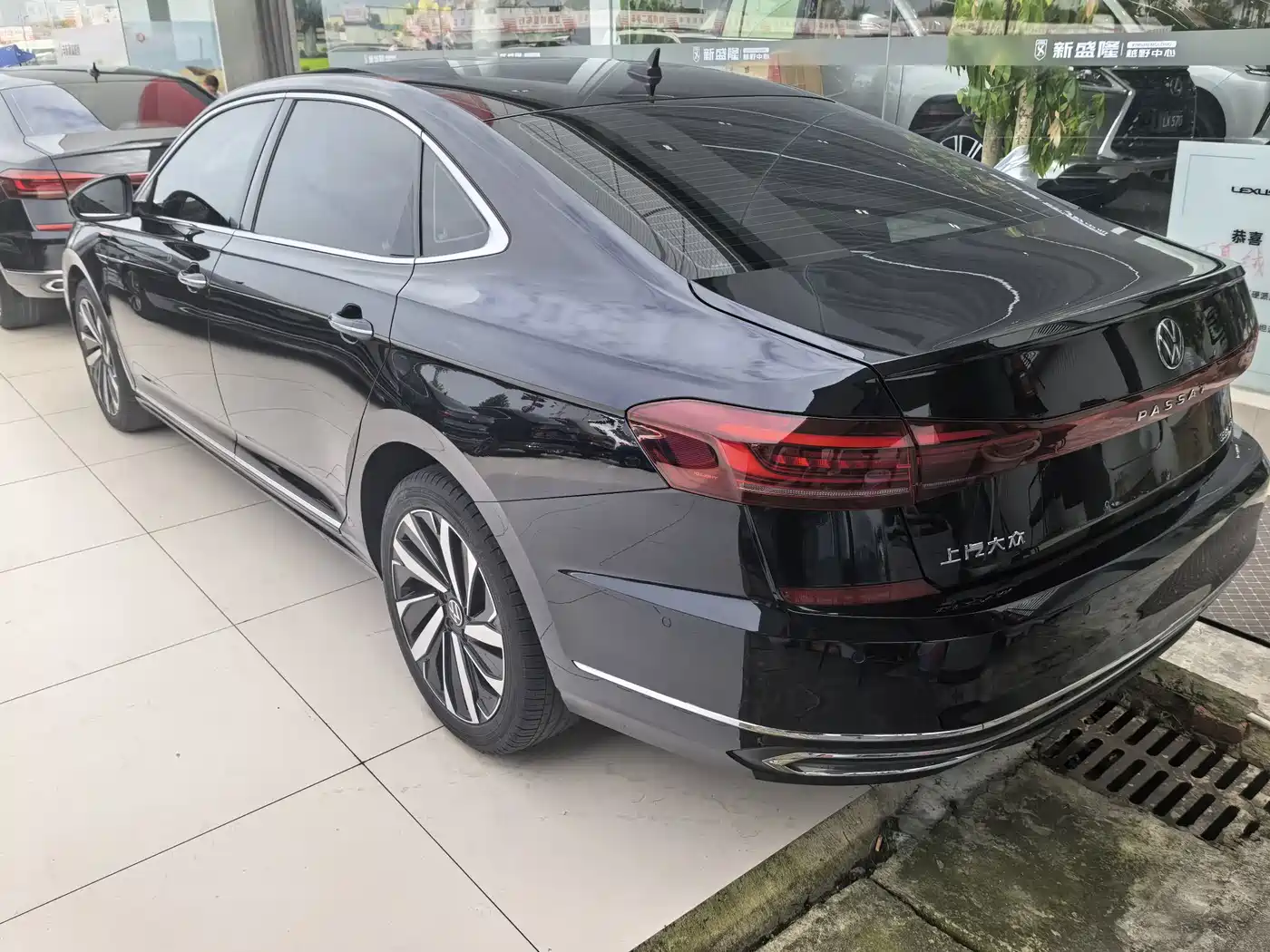 Photo 8 - Volkswagen Passat