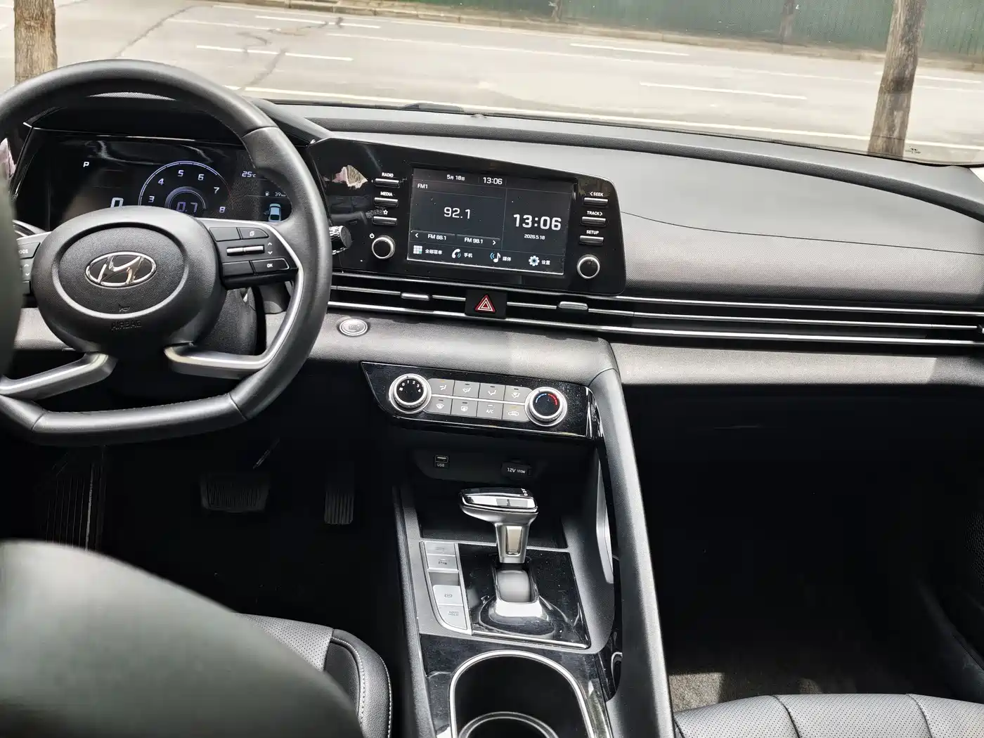 Hyundai Elantra 2023 1.5L CVT GLS Premium фото 5