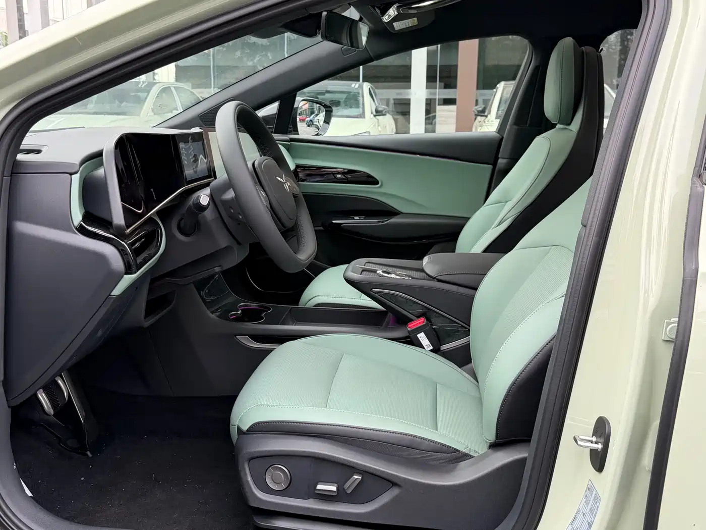 Hongqi EH7 2026 2025 690 Smart Selection Edition