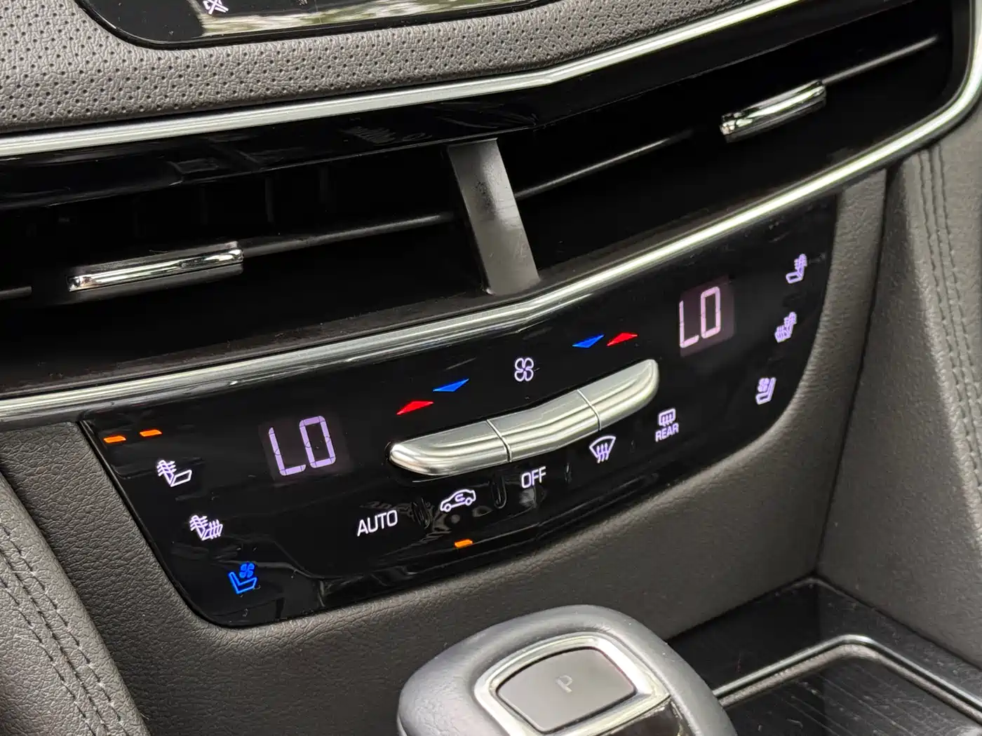 Cadillac CT6 2019 28T Leading Sport Model фото 11