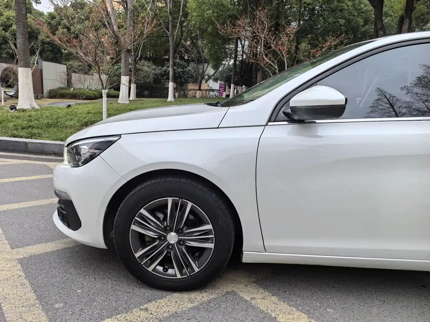 Peugeot 308 2018 1.6L Auto Luxury Edition фото 5