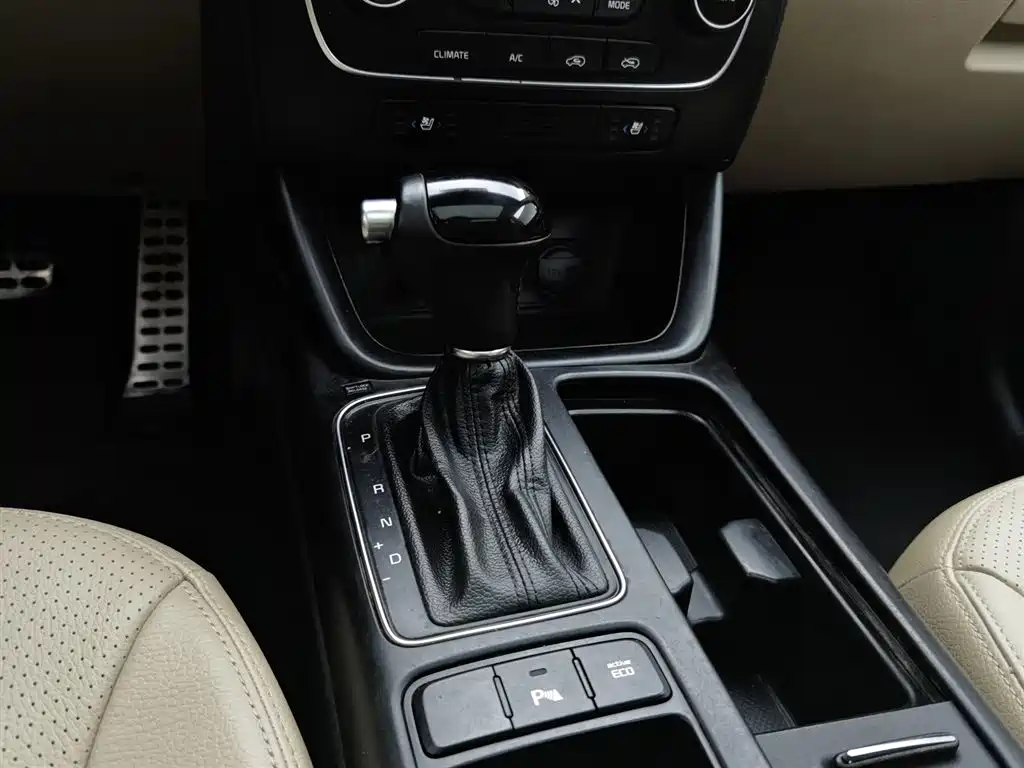 Photo 13 - Kia Sorento