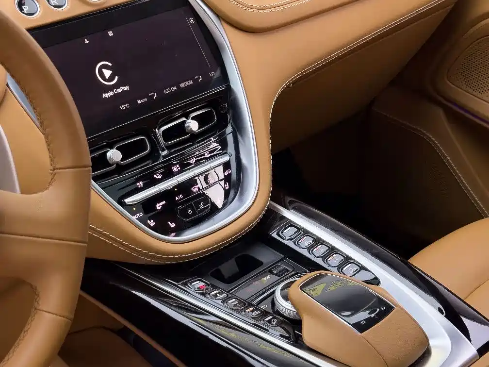 Aston Martin DBX 2023 2022 3.0T STRAIGHT-SIX