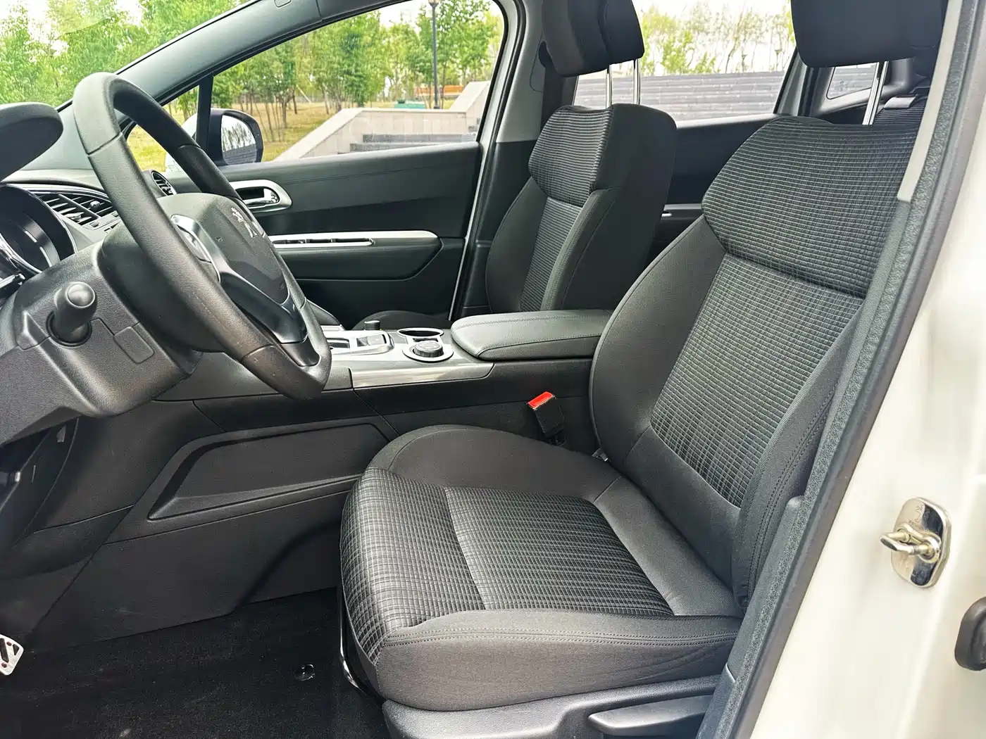 Peugeot 3008 2016 1.6THP Automatic Standard Edition фото 7