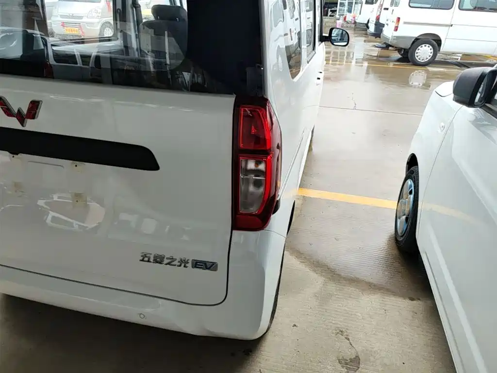 Wuling Motors Wuling Zhiguang NEV 2026 2025 Model 305km Base Version