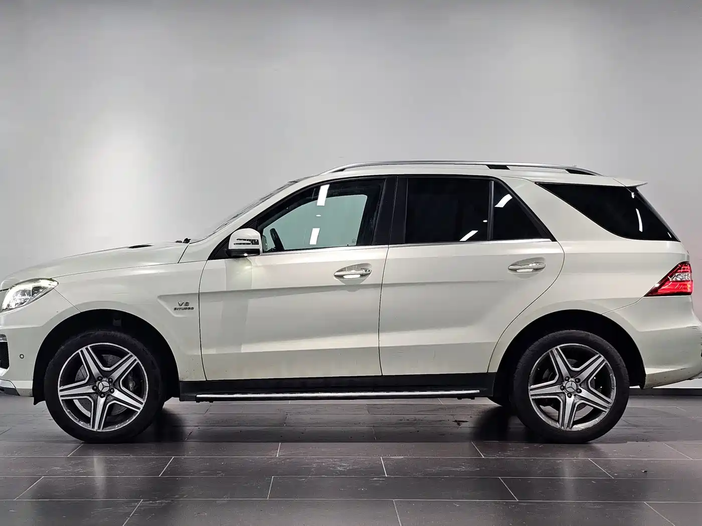 Mercedes-Benz M-Class AMG 2012 AMG ML 63 фото 2