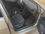 Фото 8 - Volkswagen Golf