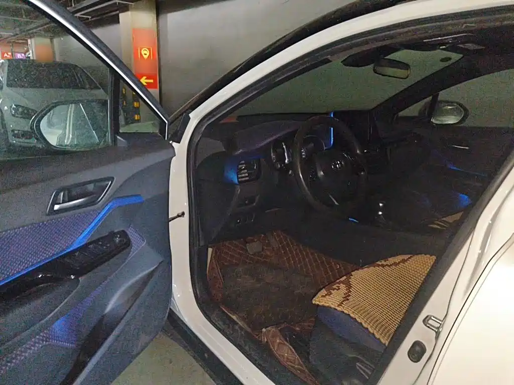 Toyota C-HR 2019 2018 2.0L Leading Sunroof Edition V