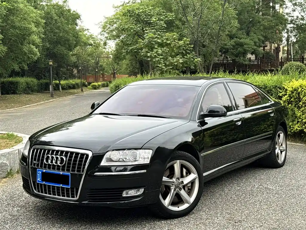 Фото 1 - Audi A8