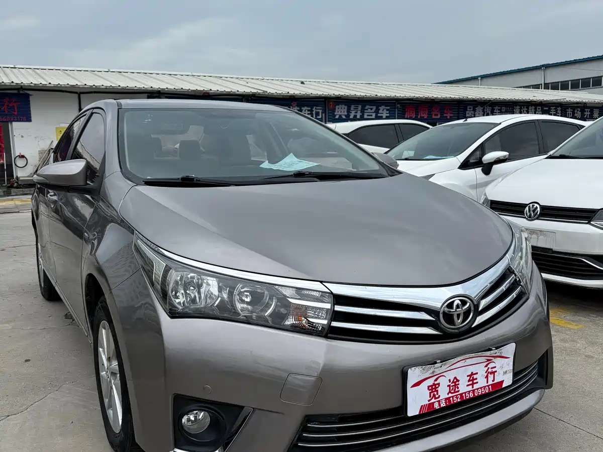 Toyota Corolla 2016 1.6L CVT GL-i Cool Edition фото 3