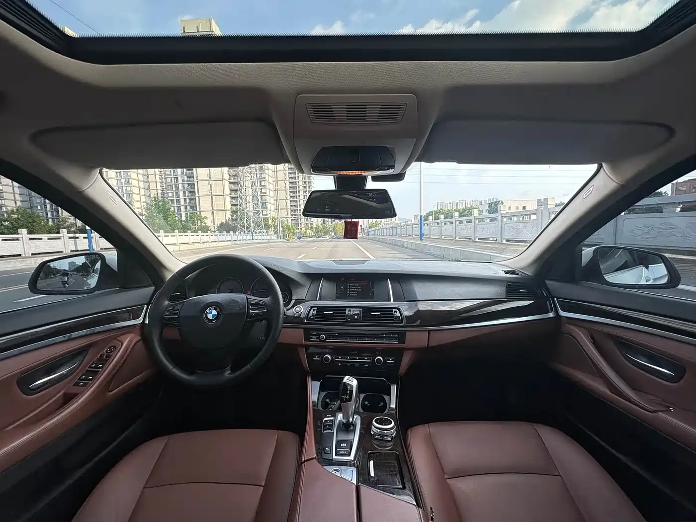 BMW 5 Series 2014 525Li Leading фото 11