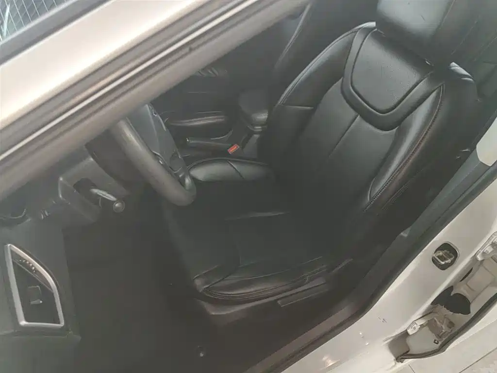 Peugeot 308 2014 Model Joy Edition Classic 1.6L Automatic Superior Style фото 15