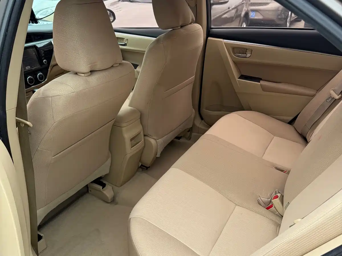 Toyota Corolla 2016 1.6L CVT GL-i Cool Edition фото 5