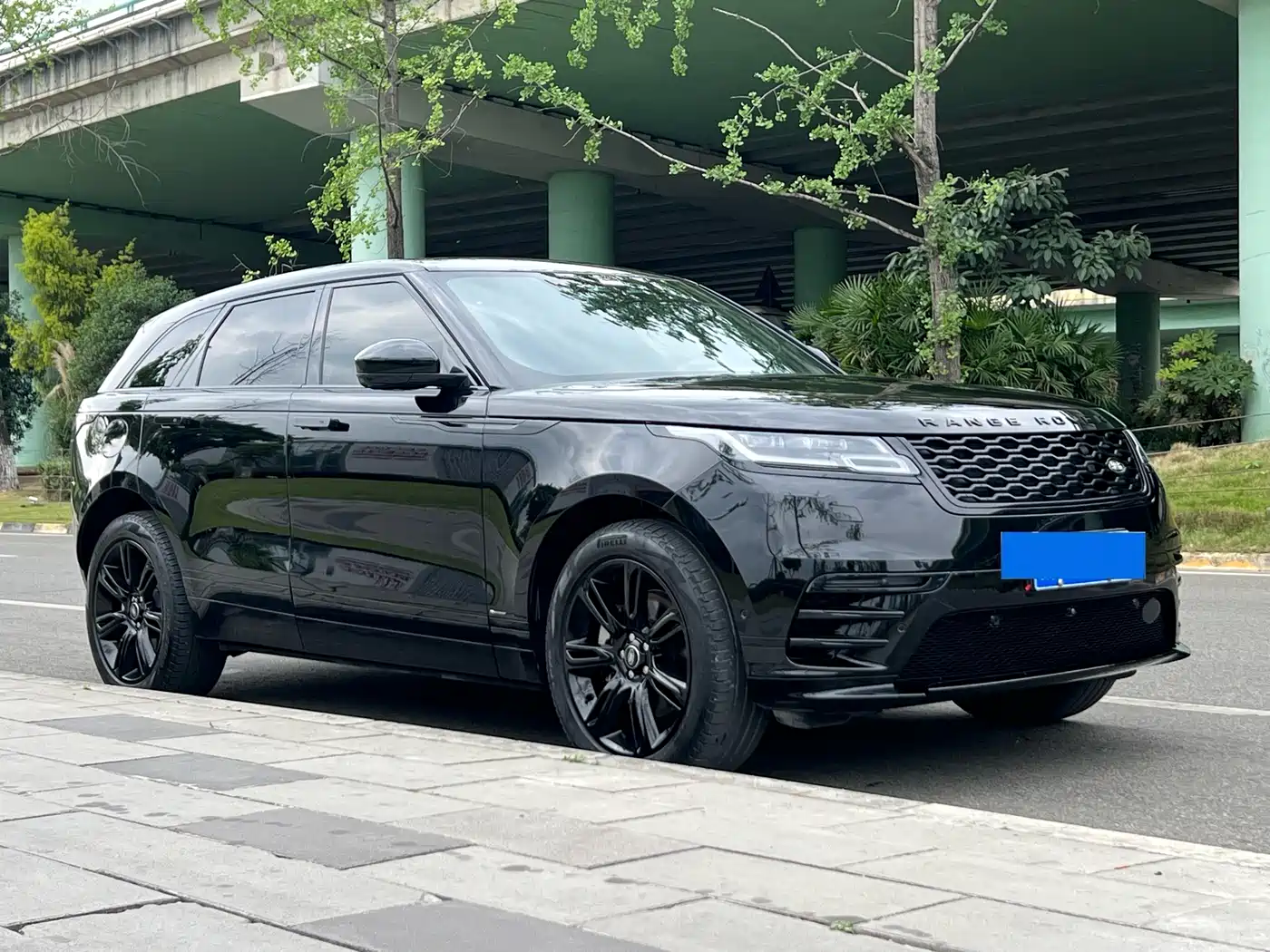 Land Rover Range Rover Velar 2022 250PS Golden Collector's Edition фото 3