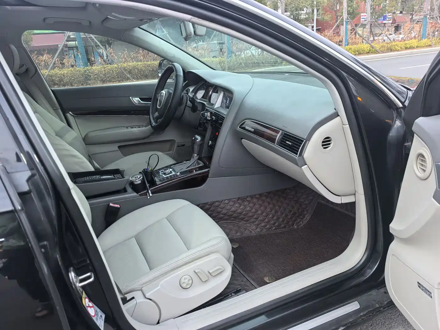 Audi A6L 2011 3.0 TFSI quattro Luxury фото 6