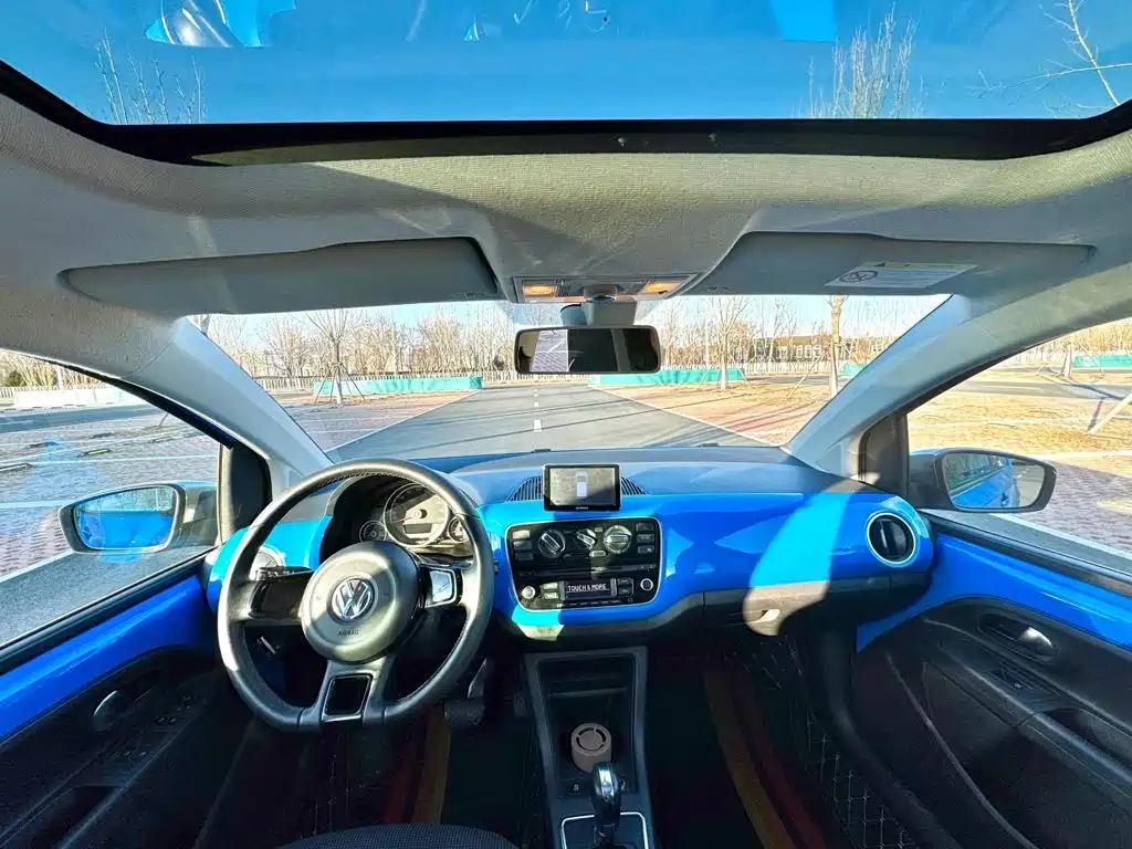 Фото 9 - Volkswagen up!