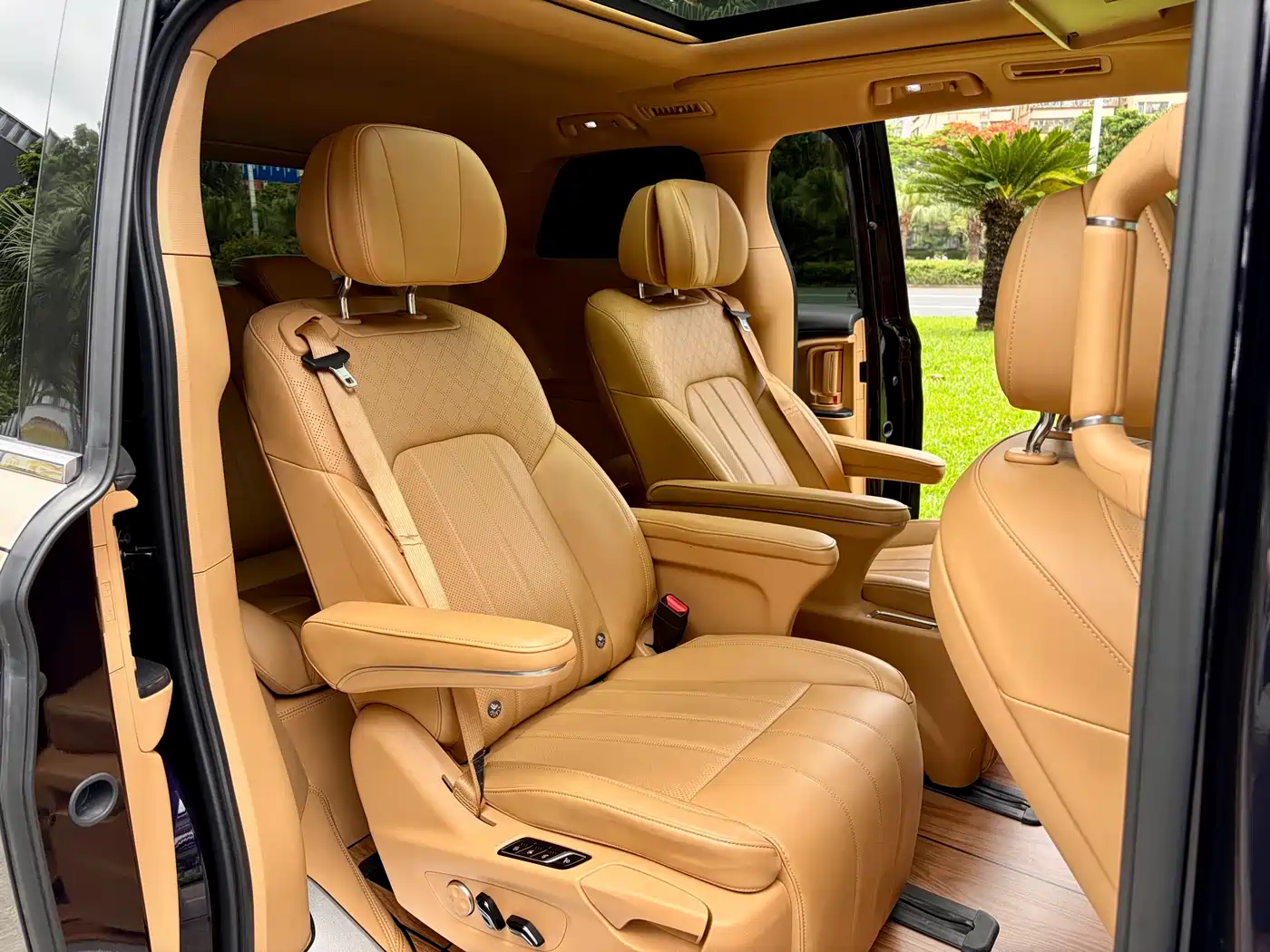 Voyah Auto Voyah Dreamer 2022 Low-carbon Edition Think+Smart Driving Package фото 17