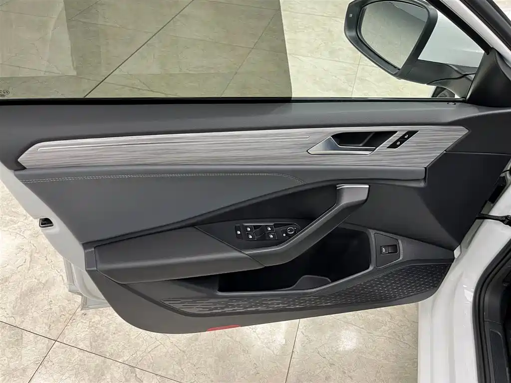 Volkswagen Sagitar 2023 Model Year 200TSI DSG Surpass Edition фото 10