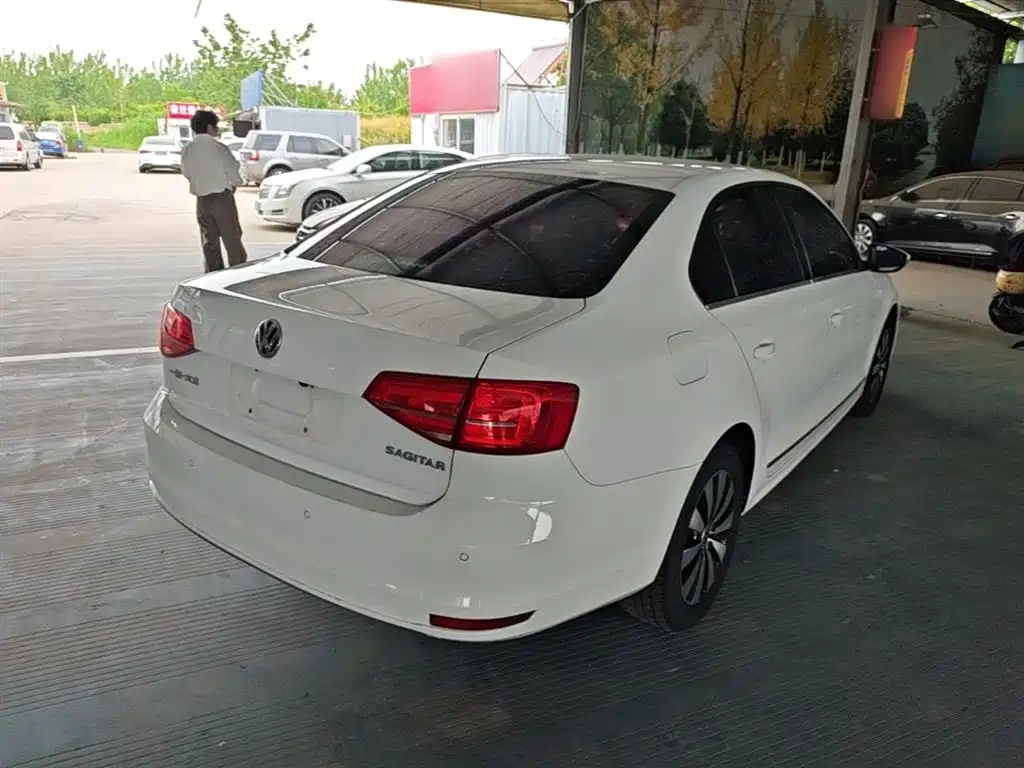 Volkswagen Sagitar 2018 1.6L Automatic Comfort фото 7