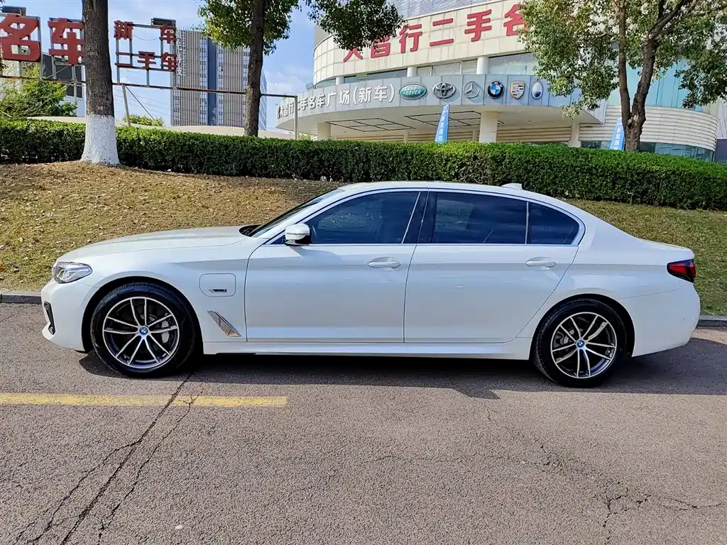 BMW 5 Series New Energy 2022 Facelift 535Le M Sport Package фото 3